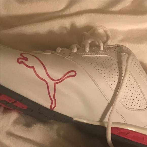 Womens Puma shoes - Picture 2 of 5